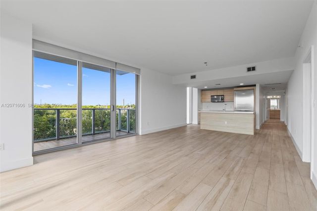 16385 Biscayne Boulevard 521, North Miami Beach, FL 33160