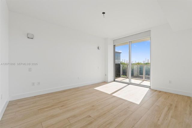 16385 Biscayne Boulevard 521, North Miami Beach, FL 33160