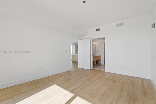 16385 Biscayne Boulevard 521, North Miami Beach, FL 33160