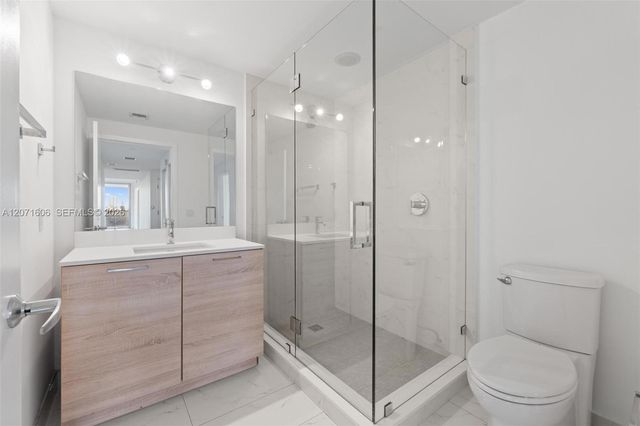 16385 Biscayne Boulevard 521, North Miami Beach, FL 33160