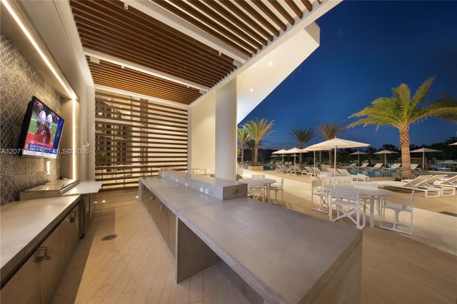 16385 Biscayne Boulevard 521, North Miami Beach, FL 33160