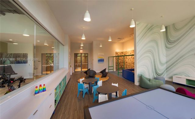 16385 Biscayne Boulevard 521, North Miami Beach, FL 33160