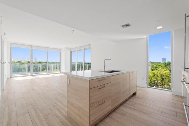 16385 Biscayne Boulevard 521, North Miami Beach, FL 33160