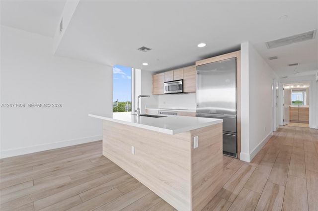 16385 Biscayne Boulevard 521, North Miami Beach, FL 33160