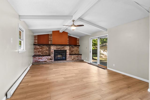610 Grange Avenue N, Oakdale, MN 55128