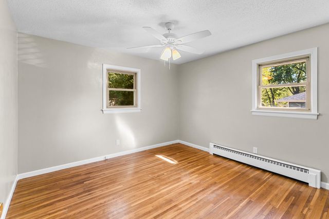 610 Grange Avenue N, Oakdale, MN 55128