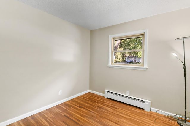 610 Grange Avenue N, Oakdale, MN 55128