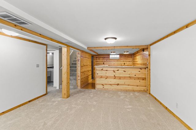 610 Grange Avenue N, Oakdale, MN 55128