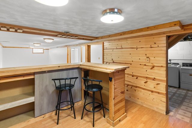 610 Grange Avenue N, Oakdale, MN 55128