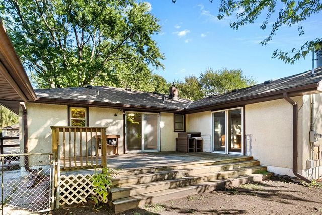 610 Grange Avenue N, Oakdale, MN 55128