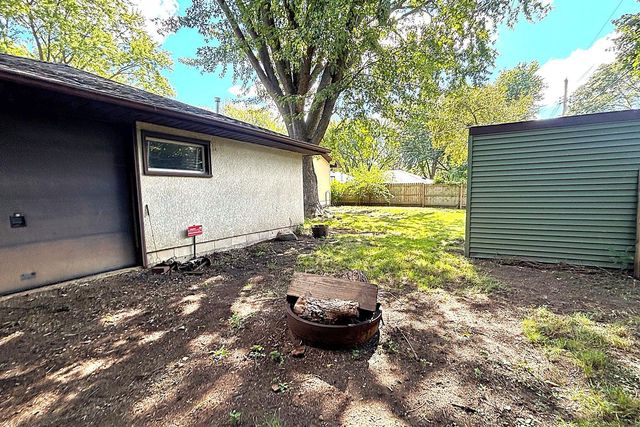 610 Grange Avenue N, Oakdale, MN 55128
