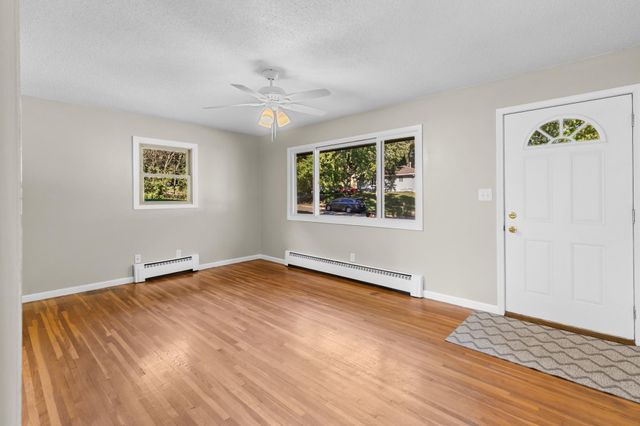610 Grange Avenue N, Oakdale, MN 55128