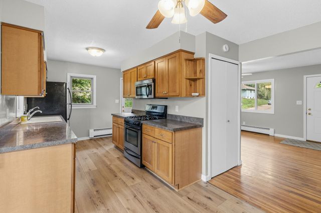 610 Grange Avenue N, Oakdale, MN 55128