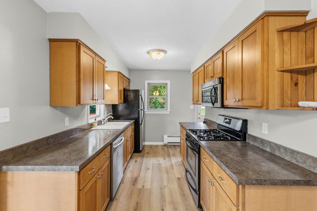 610 Grange Avenue N, Oakdale, MN 55128