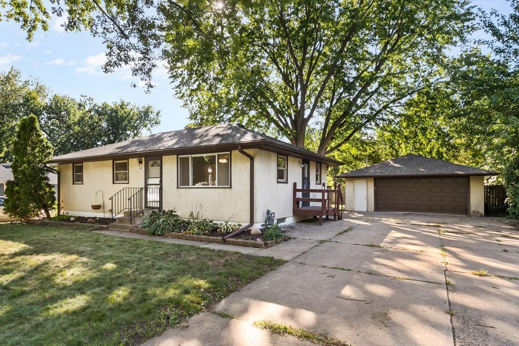 610 Grange Avenue N, Oakdale, MN 55128 — exterior
