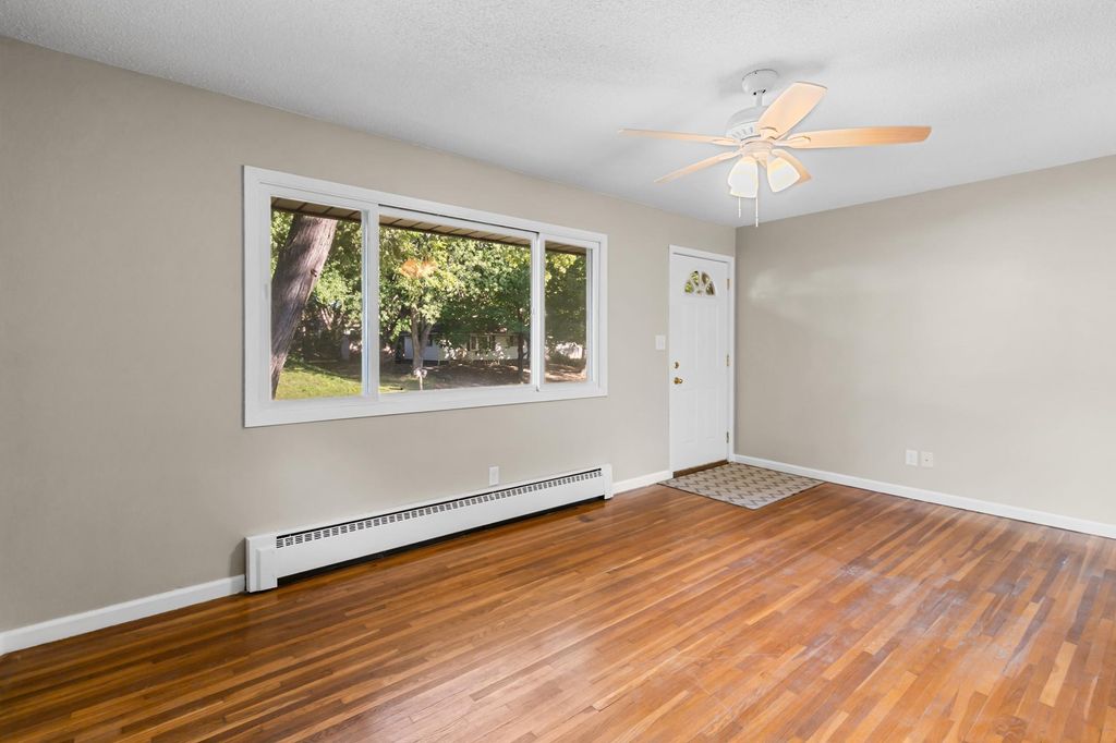 610 Grange Avenue N, Oakdale, MN 55128 — photo 2