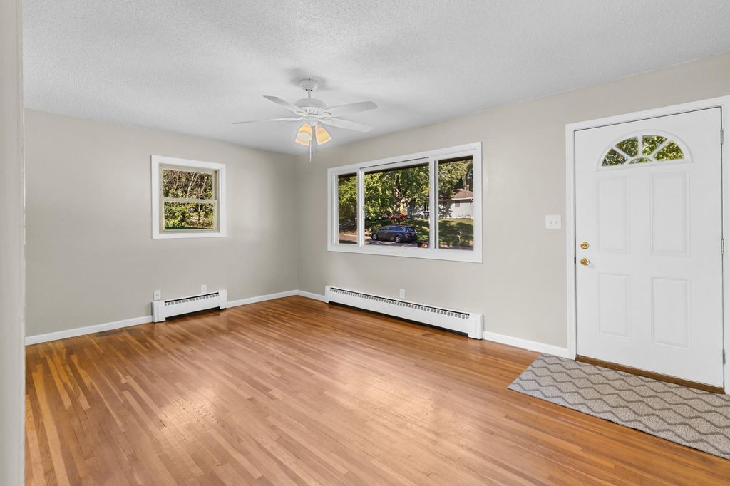 610 Grange Avenue N, Oakdale, MN 55128 — photo 3