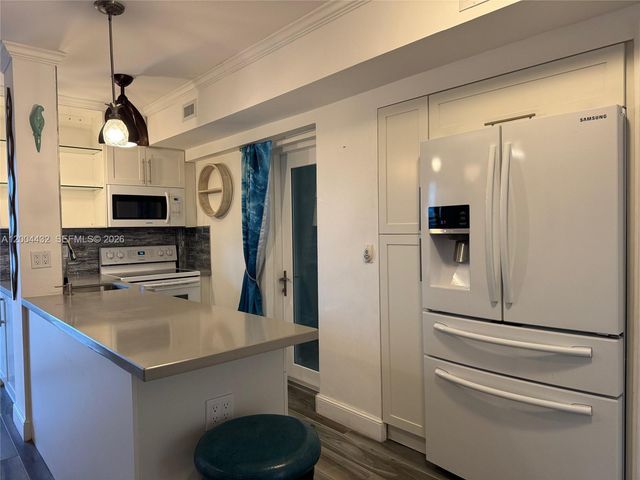 901 S Surf Rd 407, Hollywood, FL 33019