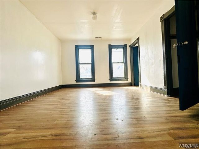 31 Earl Place, Buffalo, NY 14211