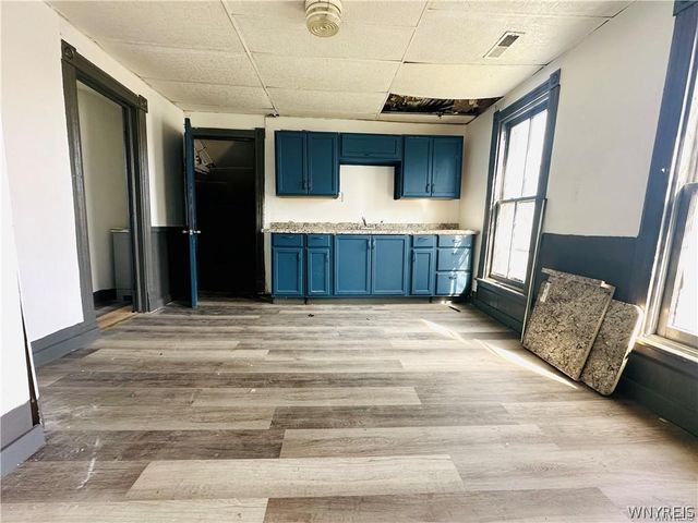 31 Earl Place, Buffalo, NY 14211