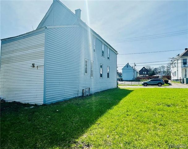 31 Earl Place, Buffalo, NY 14211
