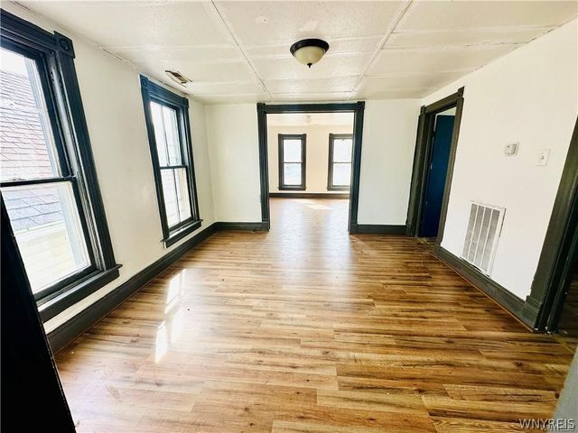 31 Earl Place, Buffalo, NY 14211
