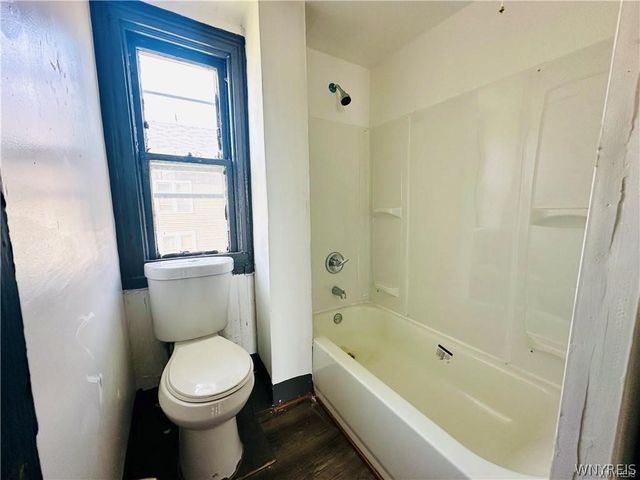 31 Earl Place, Buffalo, NY 14211