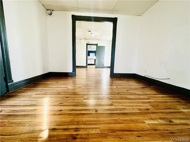 31 Earl Place, Buffalo, NY 14211