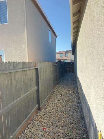 2182 River Willow Ave, Manteca, CA 95337