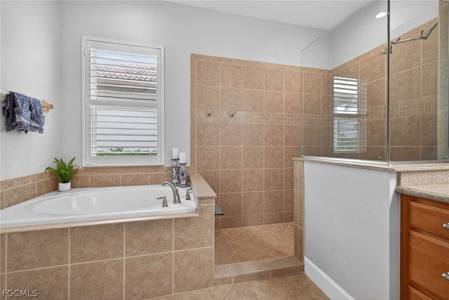 5709 Calmar Breeze LN, Fort Myers, FL 33908