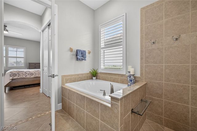 5709 Calmar Breeze LN, Fort Myers, FL 33908