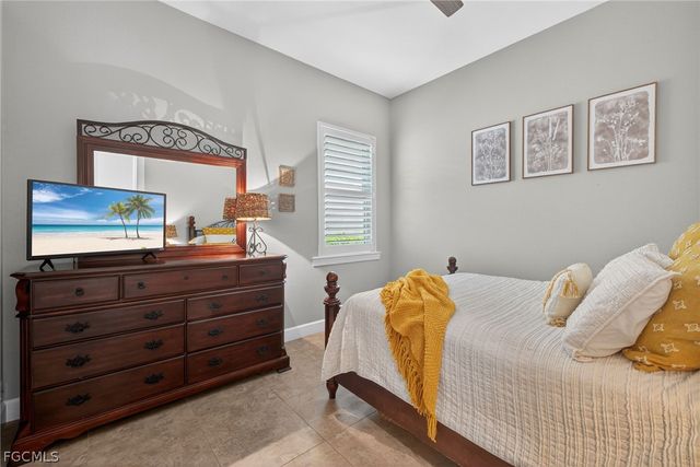 5709 Calmar Breeze LN, Fort Myers, FL 33908