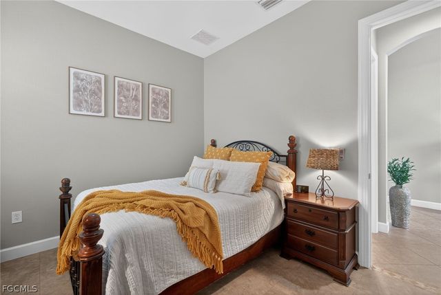 5709 Calmar Breeze LN, Fort Myers, FL 33908