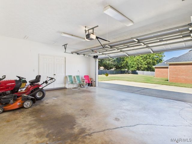 433 Towne Lake Drive, Montgomery, AL 36117