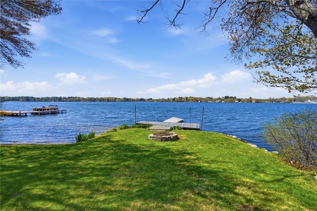 29 East Shore Drive, Coventry, RI 02816