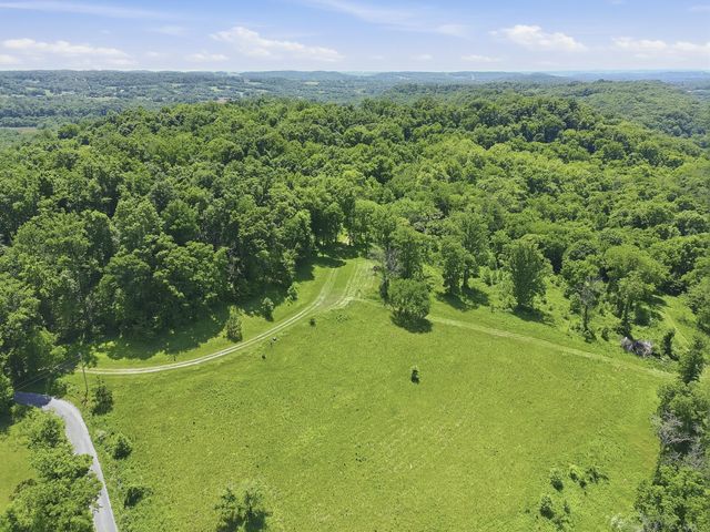 2677 Pigg Schoolhouse Rd, Santa Fe, TN 38482