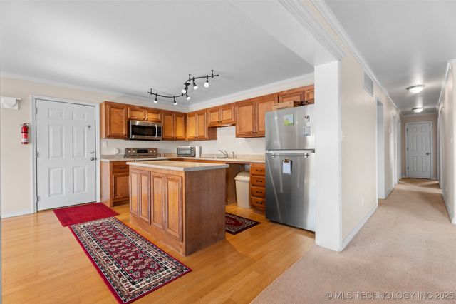 1407 W 9th Street, Grove, OK 74344