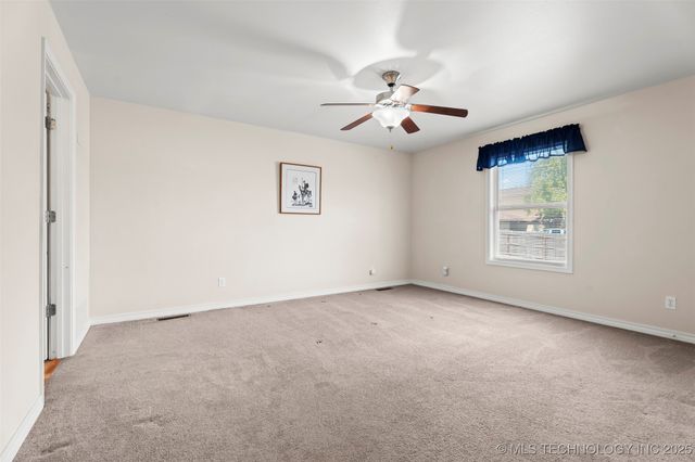 1407 W 9th Street, Grove, OK 74344