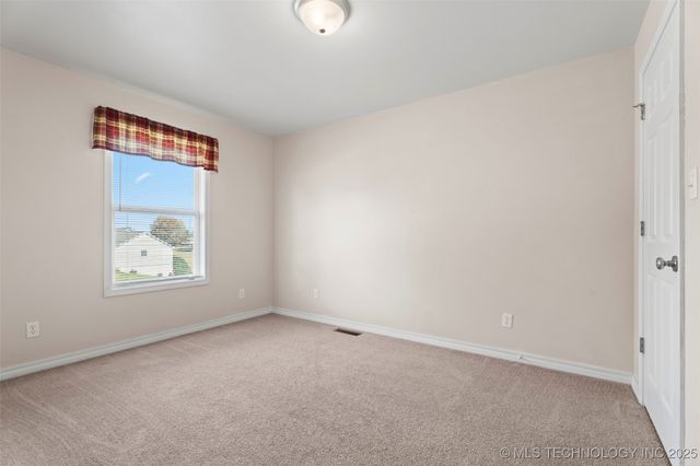 1407 W 9th Street, Grove, OK 74344