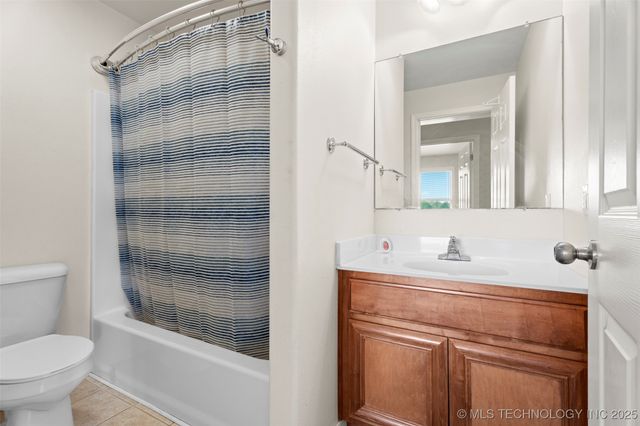 1407 W 9th Street, Grove, OK 74344