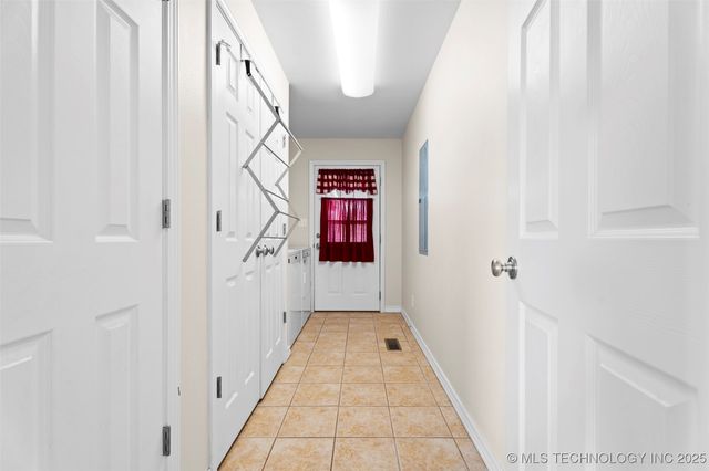 1407 W 9th Street, Grove, OK 74344