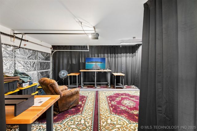 1407 W 9th Street, Grove, OK 74344