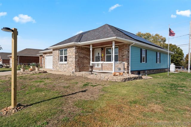 1407 W 9th Street, Grove, OK 74344