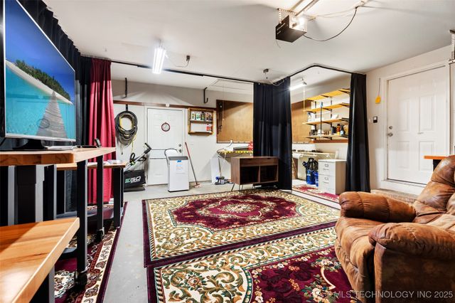 1407 W 9th Street, Grove, OK 74344