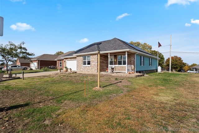 1407 W 9th Street, Grove, OK 74344