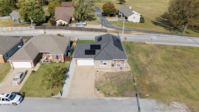 1407 W 9th Street, Grove, OK 74344