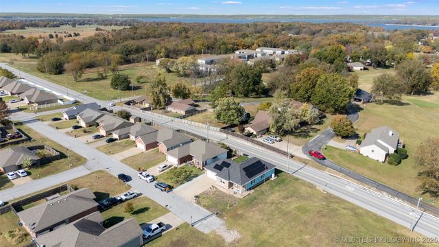 1407 W 9th Street, Grove, OK 74344