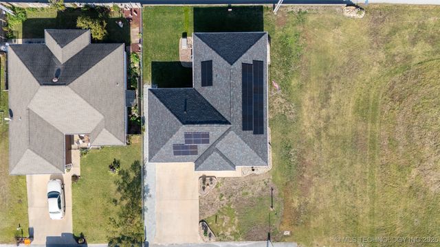 1407 W 9th Street, Grove, OK 74344