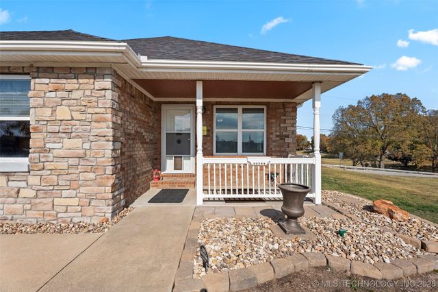 1407 W 9th Street, Grove, OK 74344