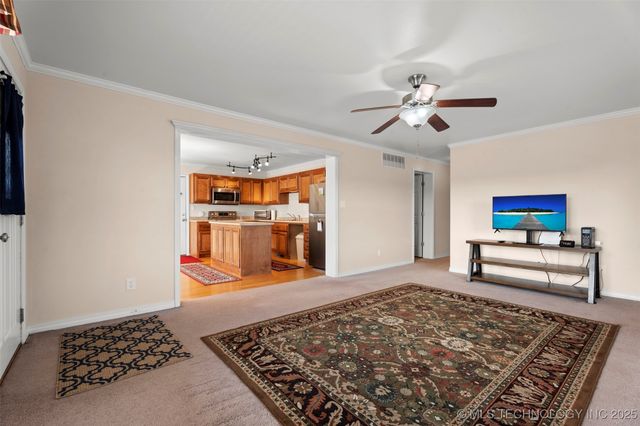 1407 W 9th Street, Grove, OK 74344